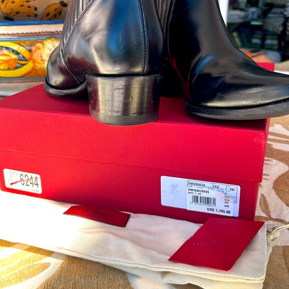Valentino Garavani🖤VLogo Lockette Beatle Black Leather Boots🖤 - Picture 10 of 13